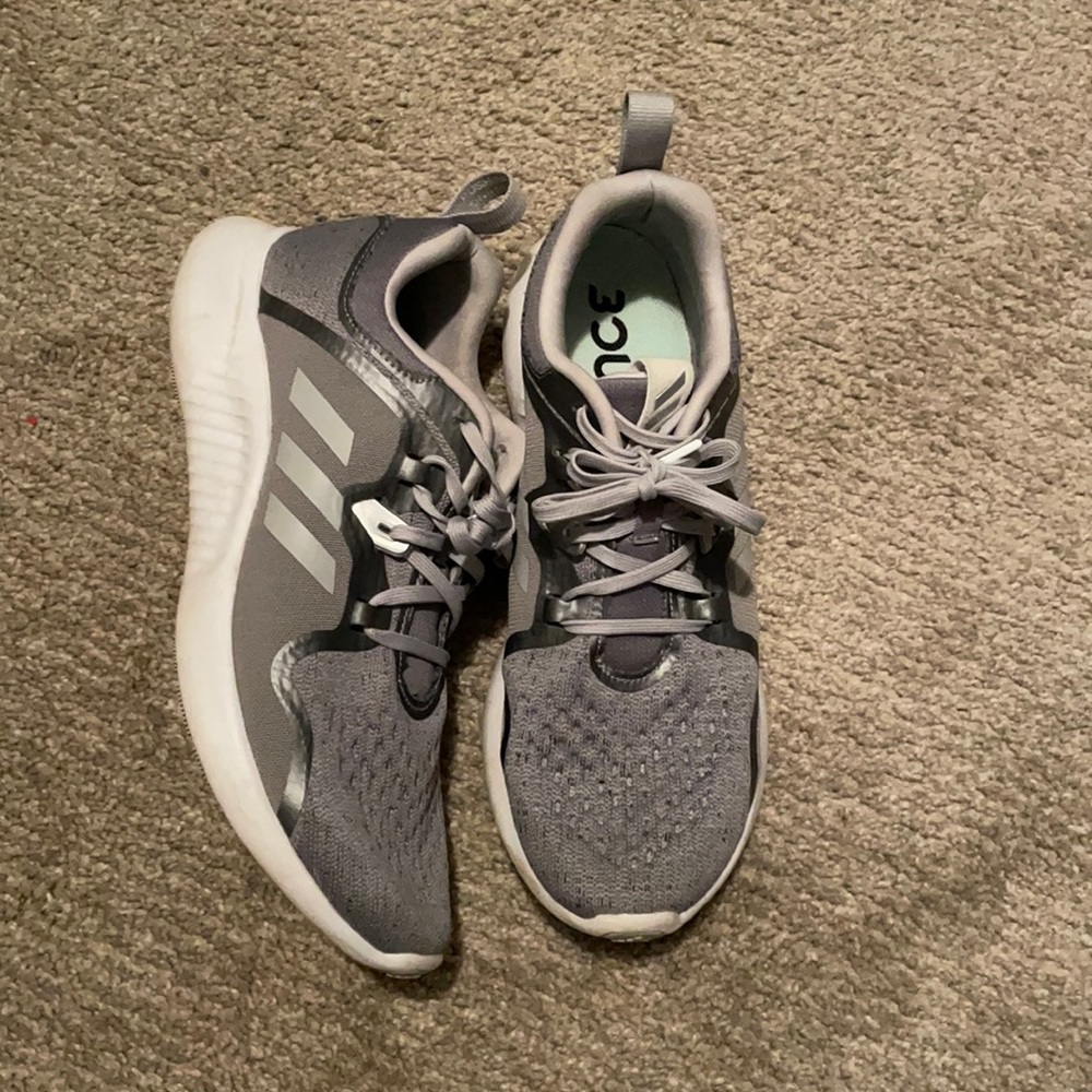 Adidas Bounce Edge sneakers - lt gray 9.5 women